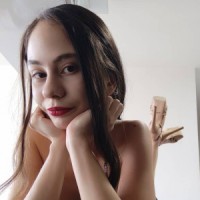 Queen white